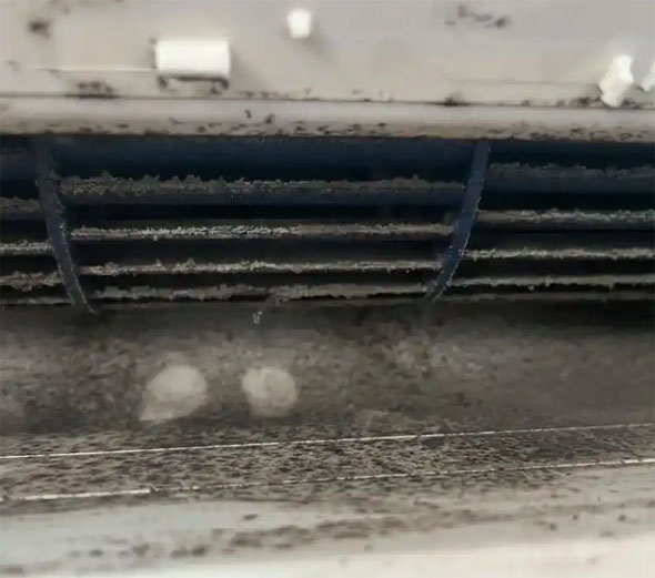 阿瓦提空调吹的风有股烧焦味是怎么回事